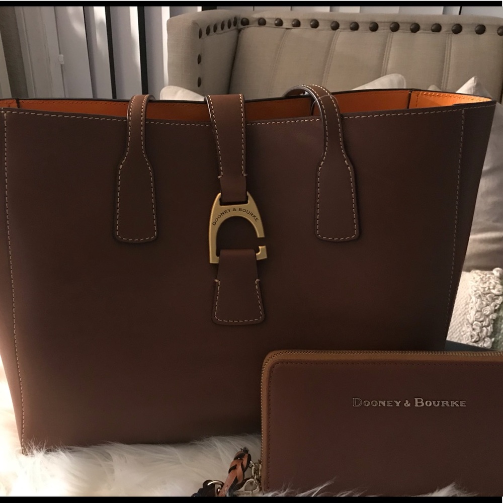 Dooney and bourke set